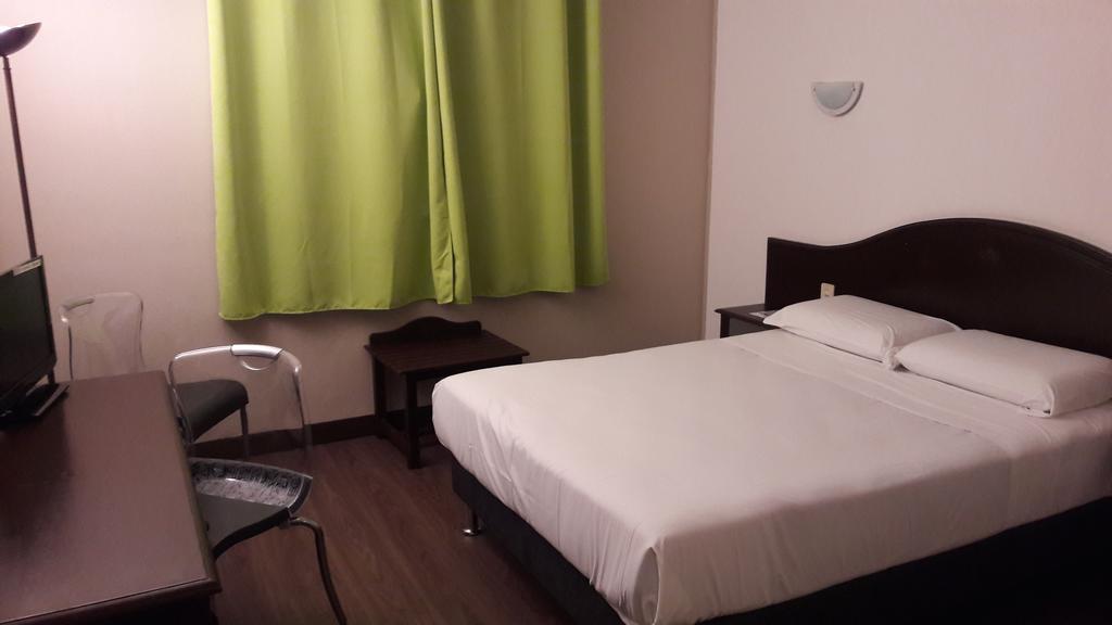 Hotel Le Neoulous Le Boulou Esterno foto
